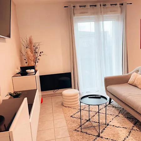 Elegant T2 - Parking -aeroport-airbus- Meett Apartment